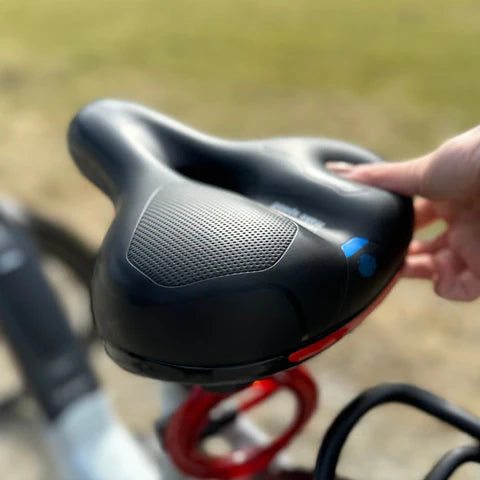 TrailFlex – Ergonomiskt MTB-sadel med stötdämpning